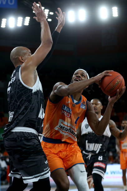 更是全球足 更是全球足